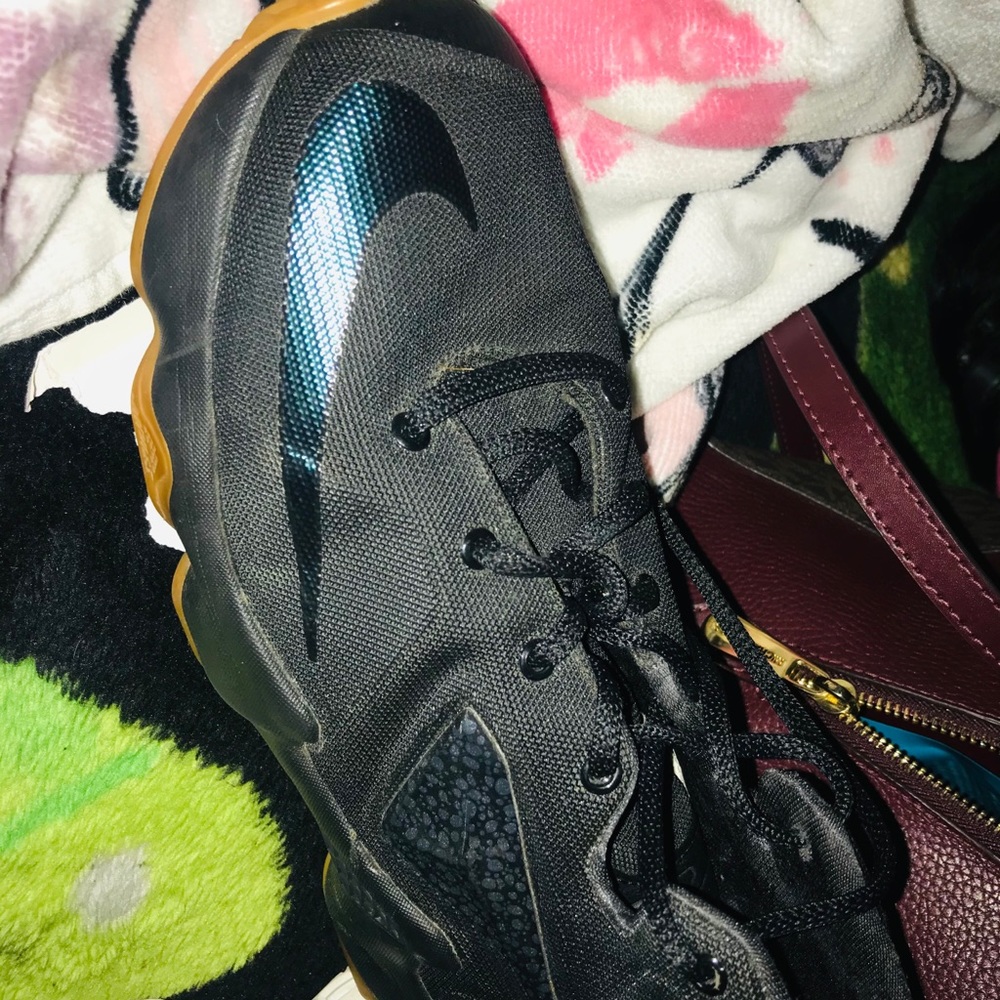 Nikes - Picture 3 of 4